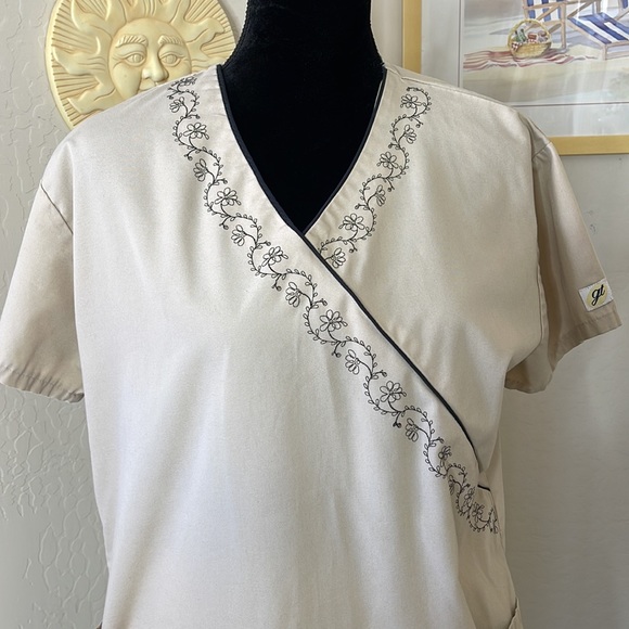 Green Town Taupe & Black Embroidered Top With Bottoms Scrub Set Size Medium - Picture 3 of 15